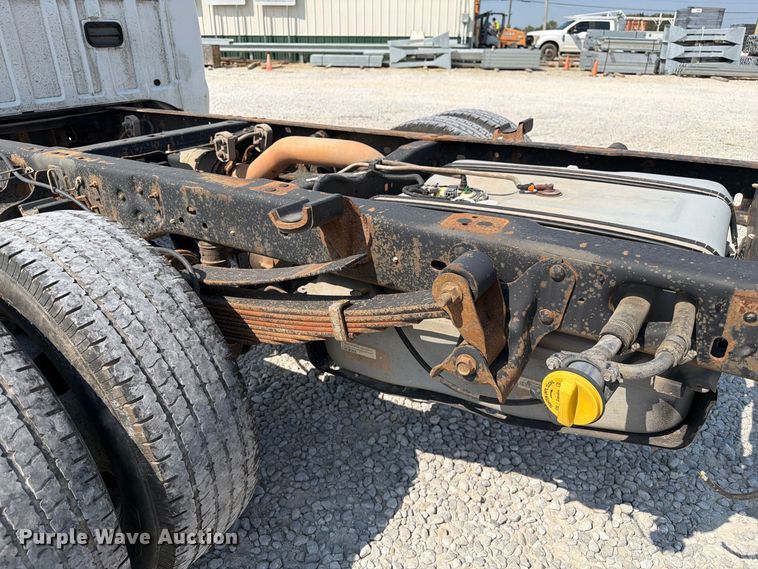 image for item DZ4711 2011 Ford F350 Super Duty Ext. Cab pickup truck cab and chassis