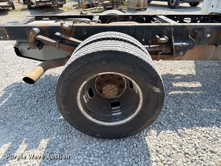 image for item DZ4711 2011 Ford F350 Super Duty Ext. Cab pickup truck cab and chassis