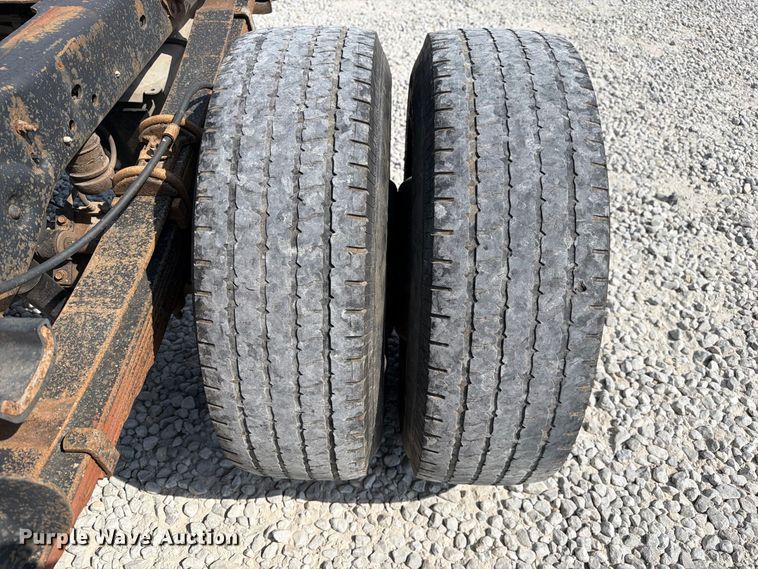 image for item DZ4711 2011 Ford F350 Super Duty Ext. Cab pickup truck cab and chassis