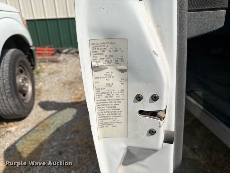 image for item DZ4711 2011 Ford F350 Super Duty Ext. Cab pickup truck cab and chassis
