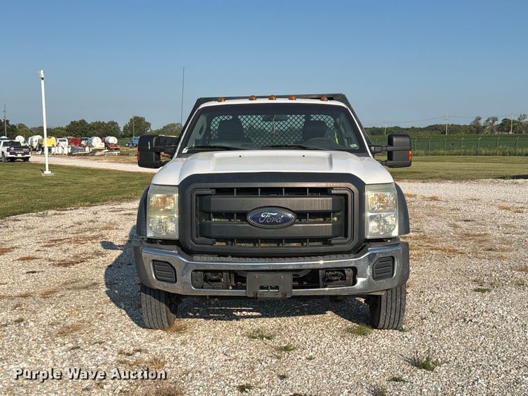 image for item DZ4719 2015 Ford F550 Super Duty XL flatbed truck