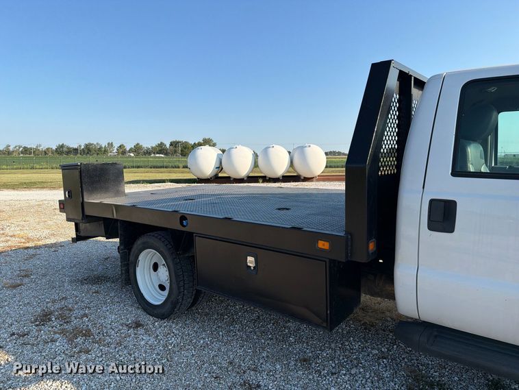 image for item DZ4719 2015 Ford F550 Super Duty XL flatbed truck