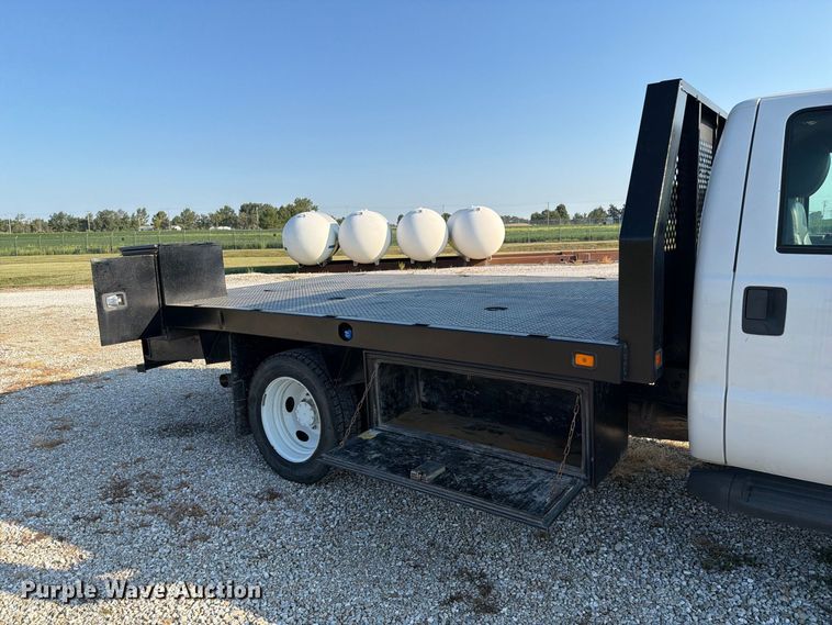 image for item DZ4719 2015 Ford F550 Super Duty XL flatbed truck