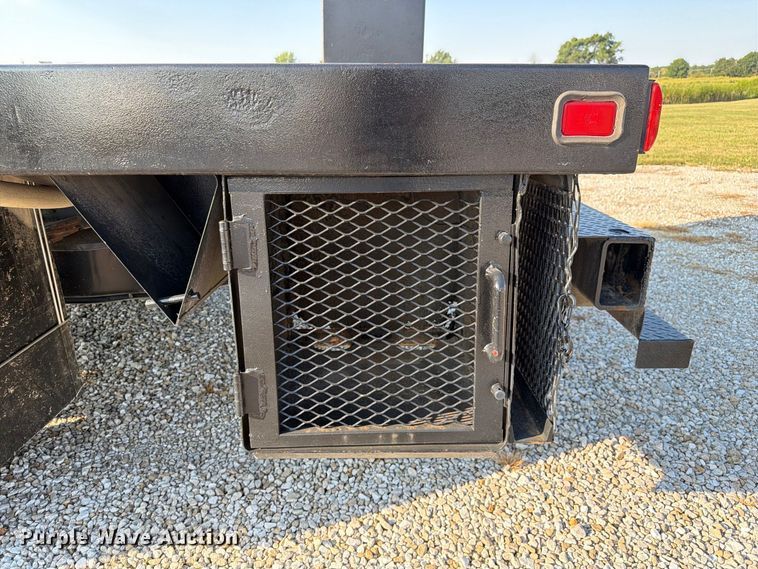 image for item DZ4719 2015 Ford F550 Super Duty XL flatbed truck