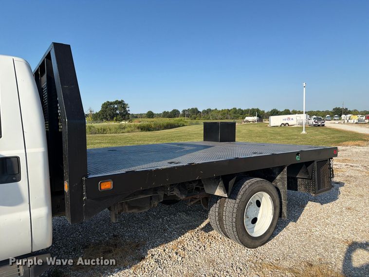 image for item DZ4719 2015 Ford F550 Super Duty XL flatbed truck