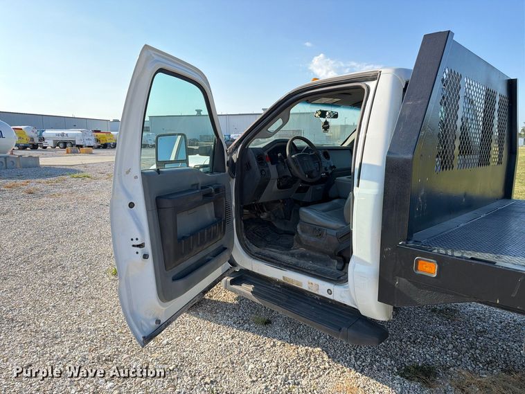 image for item DZ4719 2015 Ford F550 Super Duty XL flatbed truck