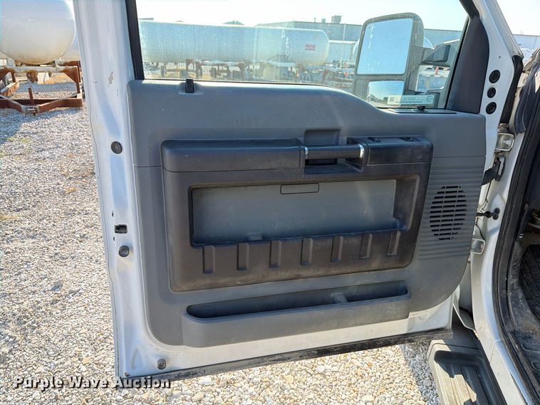 image for item DZ4719 2015 Ford F550 Super Duty XL flatbed truck