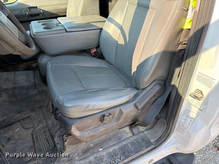 image for item DZ4719 2015 Ford F550 Super Duty XL flatbed truck