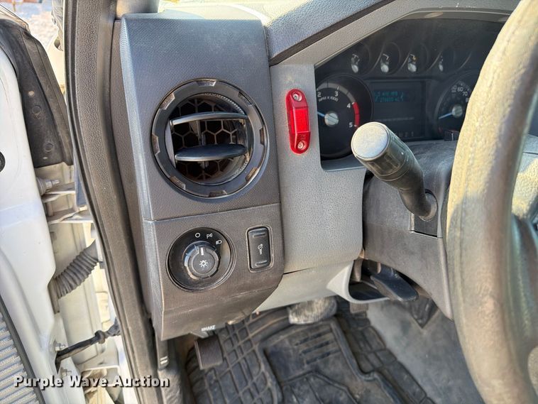 image for item DZ4719 2015 Ford F550 Super Duty XL flatbed truck