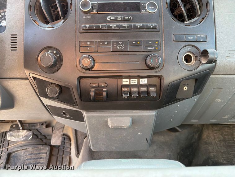 image for item DZ4719 2015 Ford F550 Super Duty XL flatbed truck