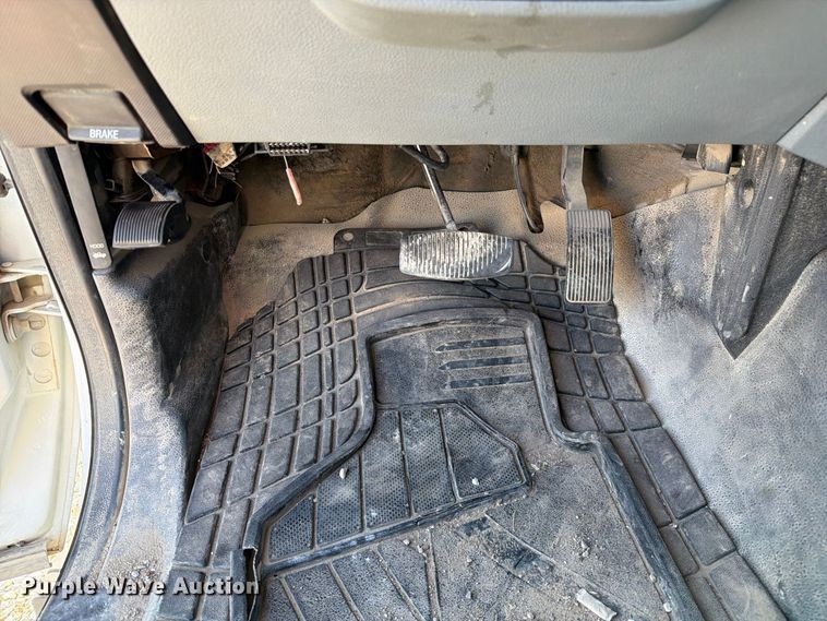 image for item DZ4719 2015 Ford F550 Super Duty XL flatbed truck