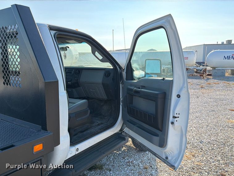 image for item DZ4719 2015 Ford F550 Super Duty XL flatbed truck