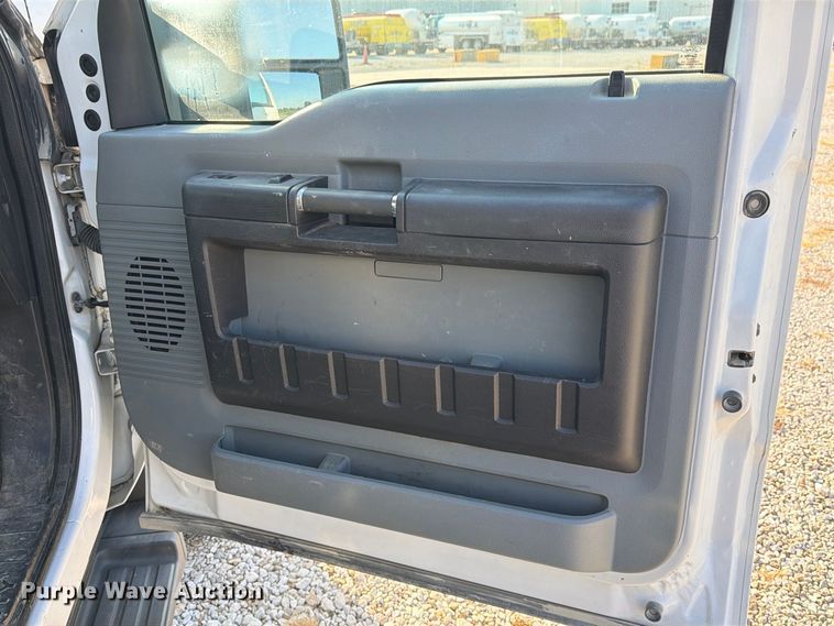 image for item DZ4719 2015 Ford F550 Super Duty XL flatbed truck