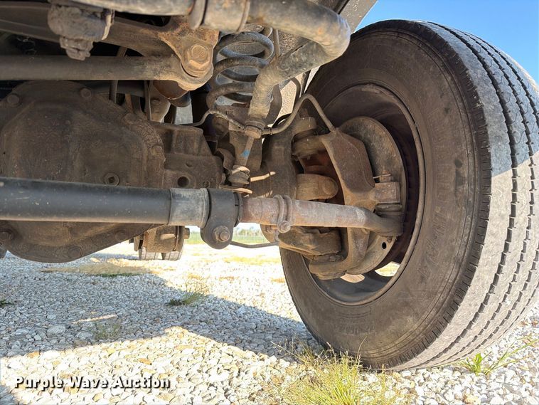 image for item DZ4719 2015 Ford F550 Super Duty XL flatbed truck