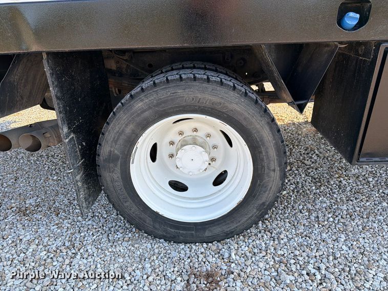 image for item DZ4719 2015 Ford F550 Super Duty XL flatbed truck