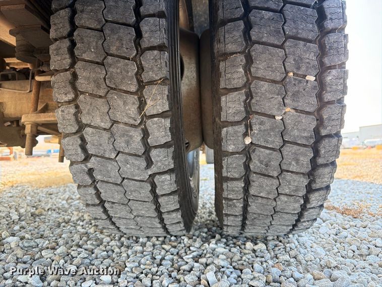 image for item DZ4719 2015 Ford F550 Super Duty XL flatbed truck