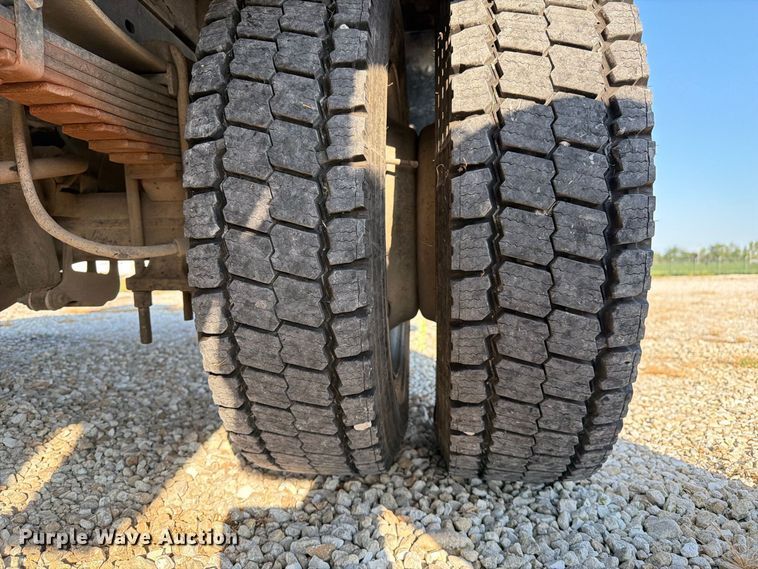 image for item DZ4719 2015 Ford F550 Super Duty XL flatbed truck
