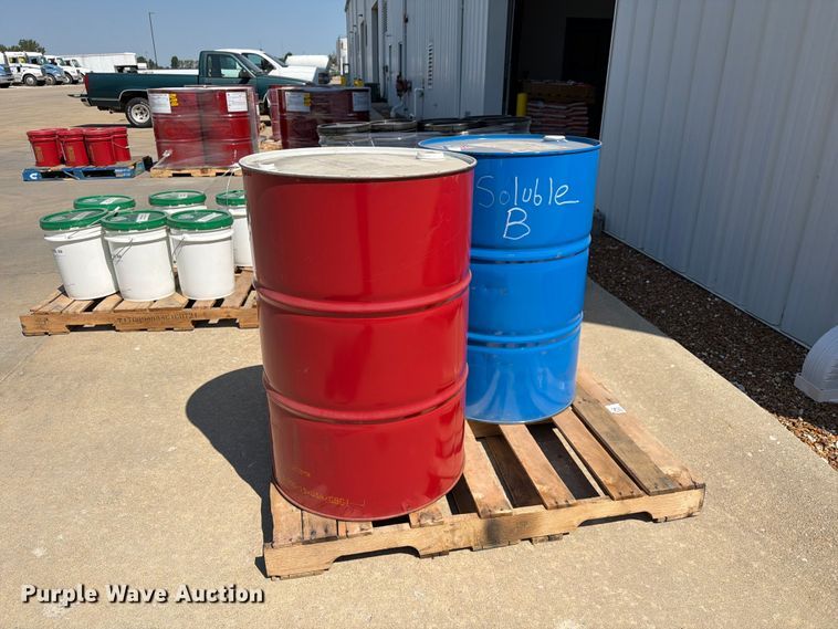 image for item DZ4733 (2) barrels of oil