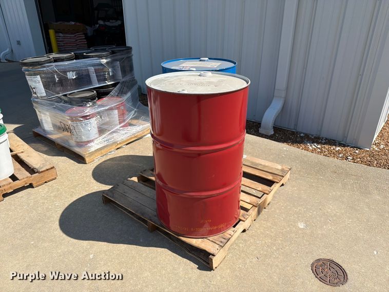 image for item DZ4733 (2) barrels of oil