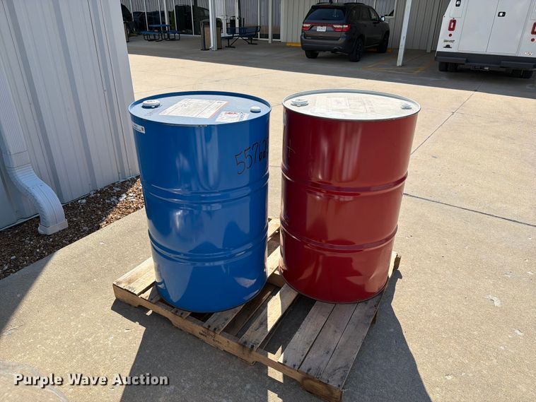 image for item DZ4733 (2) barrels of oil