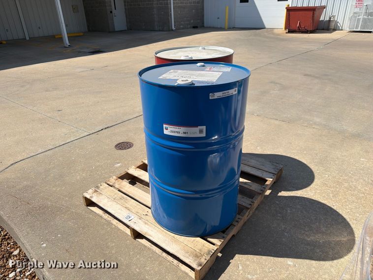 image for item DZ4733 (2) barrels of oil