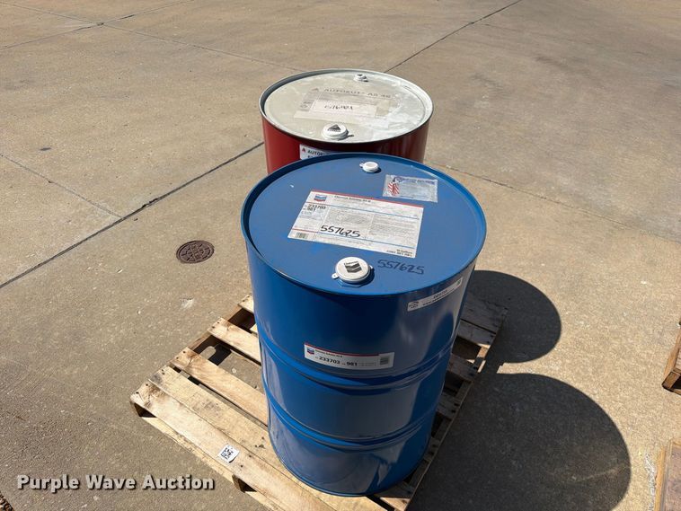 image for item DZ4733 (2) barrels of oil