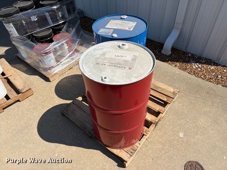 image for item DZ4733 (2) barrels of oil