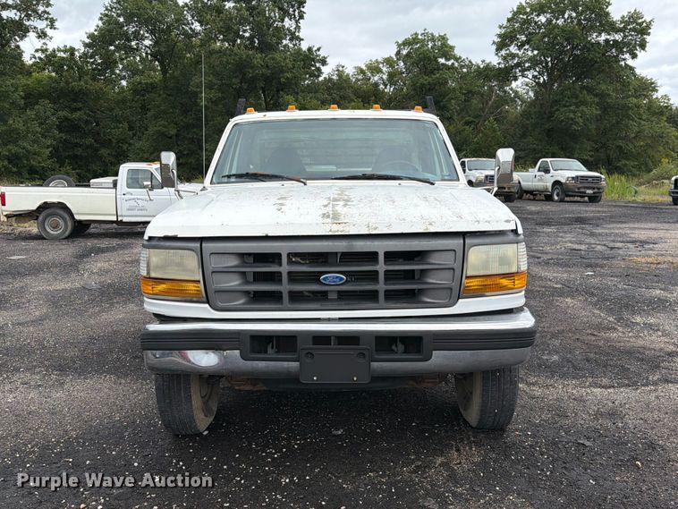 image for item DZ4785 1995 Ford F450 Super Duty flatbed truck