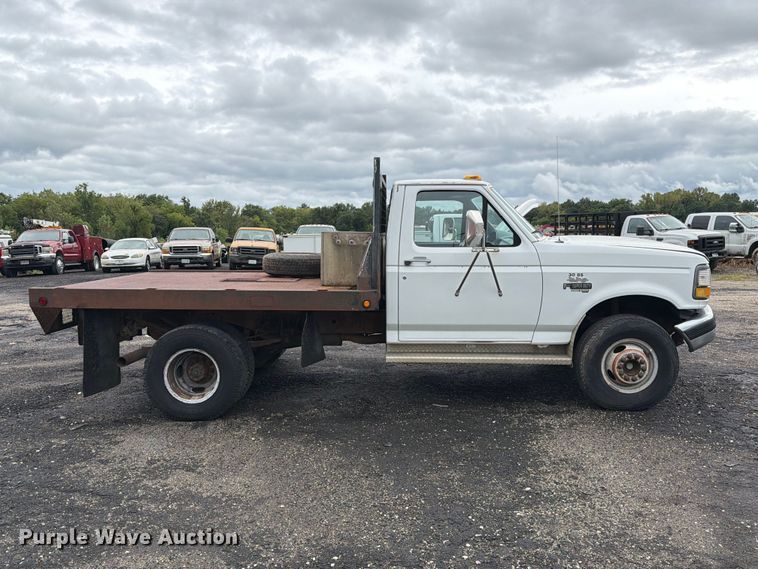 image for item DZ4785 1995 Ford F450 Super Duty flatbed truck