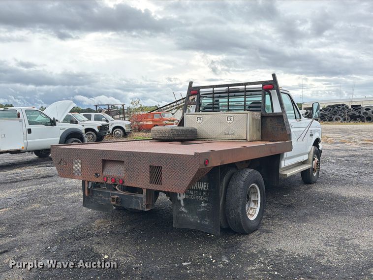 image for item DZ4785 1995 Ford F450 Super Duty flatbed truck