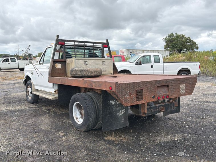 image for item DZ4785 1995 Ford F450 Super Duty flatbed truck