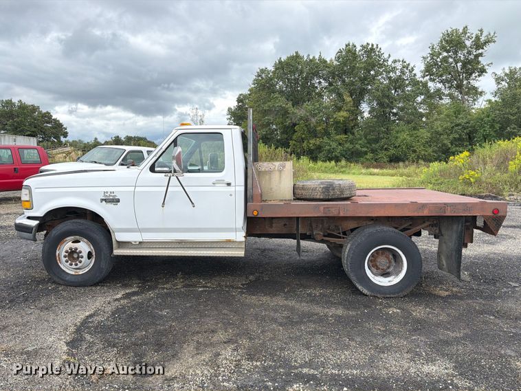 image for item DZ4785 1995 Ford F450 Super Duty flatbed truck
