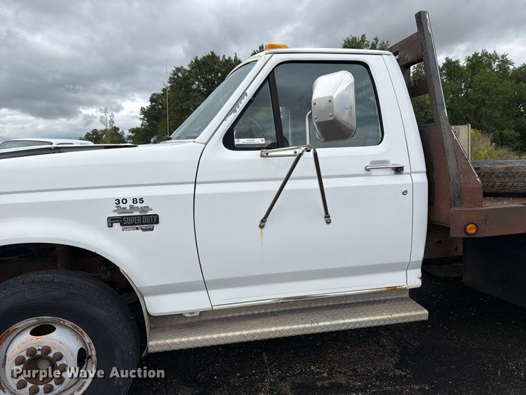 image for item DZ4785 1995 Ford F450 Super Duty flatbed truck