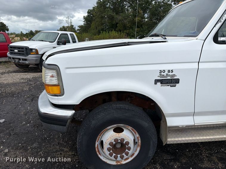 image for item DZ4785 1995 Ford F450 Super Duty flatbed truck