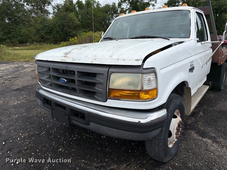 image for item DZ4785 1995 Ford F450 Super Duty flatbed truck