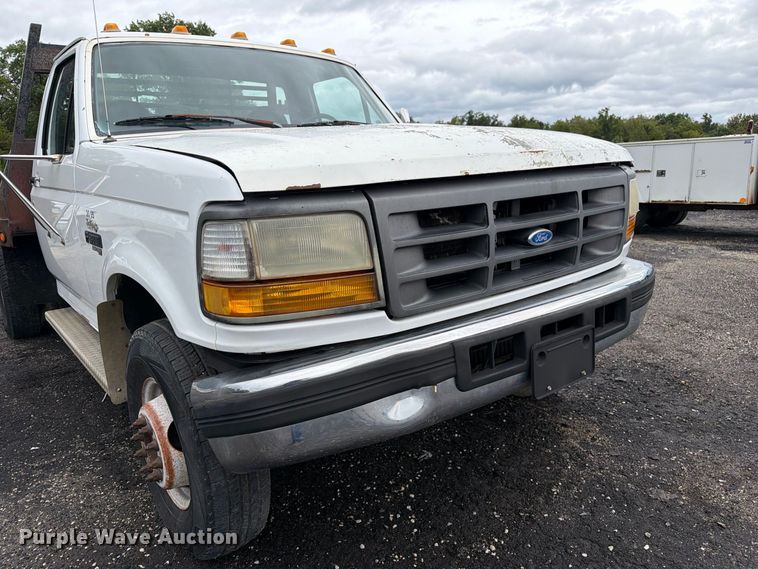 image for item DZ4785 1995 Ford F450 Super Duty flatbed truck