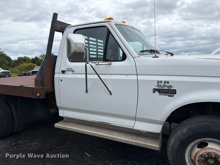 image for item DZ4785 1995 Ford F450 Super Duty flatbed truck