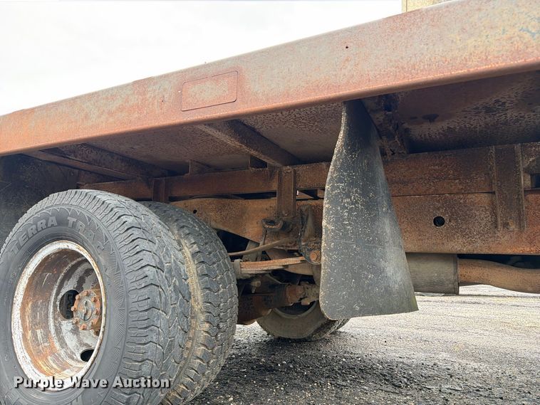 image for item DZ4785 1995 Ford F450 Super Duty flatbed truck