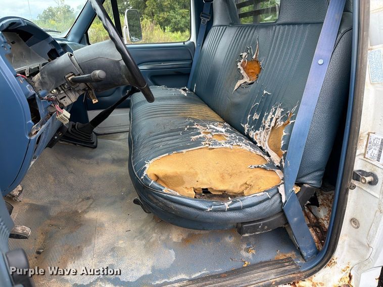 image for item DZ4785 1995 Ford F450 Super Duty flatbed truck
