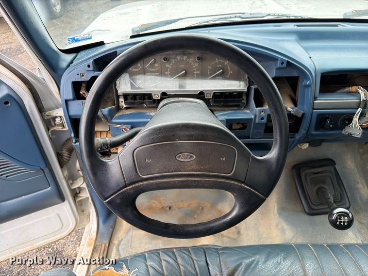 image for item DZ4785 1995 Ford F450 Super Duty flatbed truck