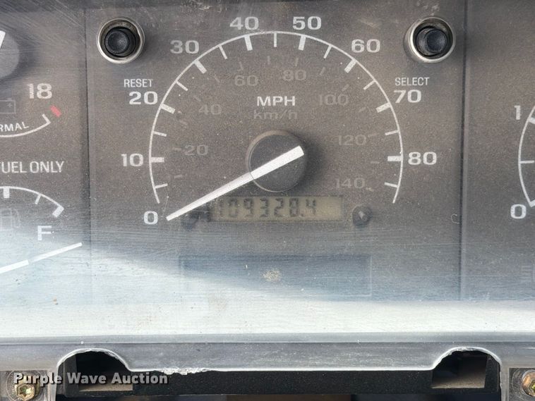 image for item DZ4785 1995 Ford F450 Super Duty flatbed truck