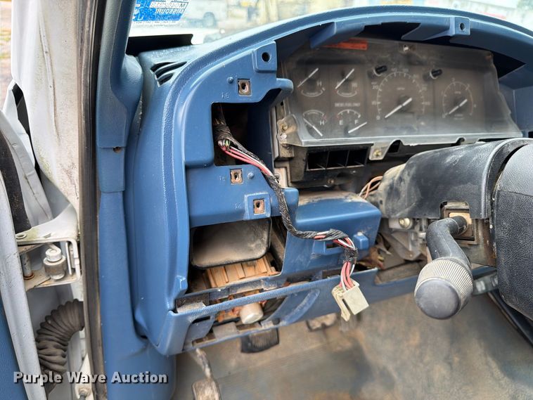 image for item DZ4785 1995 Ford F450 Super Duty flatbed truck