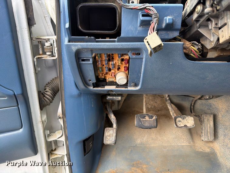 image for item DZ4785 1995 Ford F450 Super Duty flatbed truck