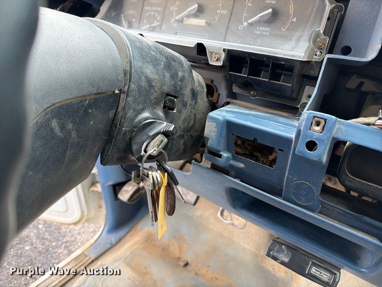 image for item DZ4785 1995 Ford F450 Super Duty flatbed truck