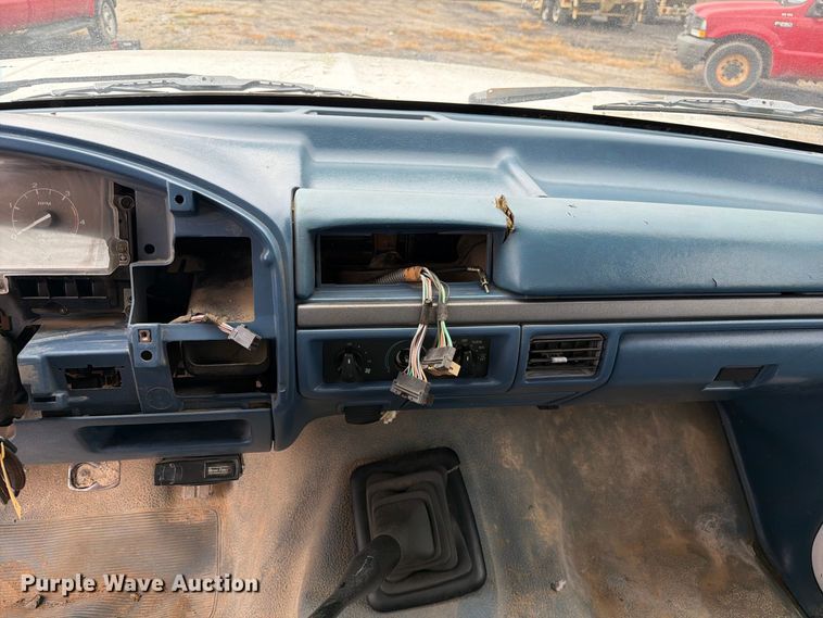image for item DZ4785 1995 Ford F450 Super Duty flatbed truck