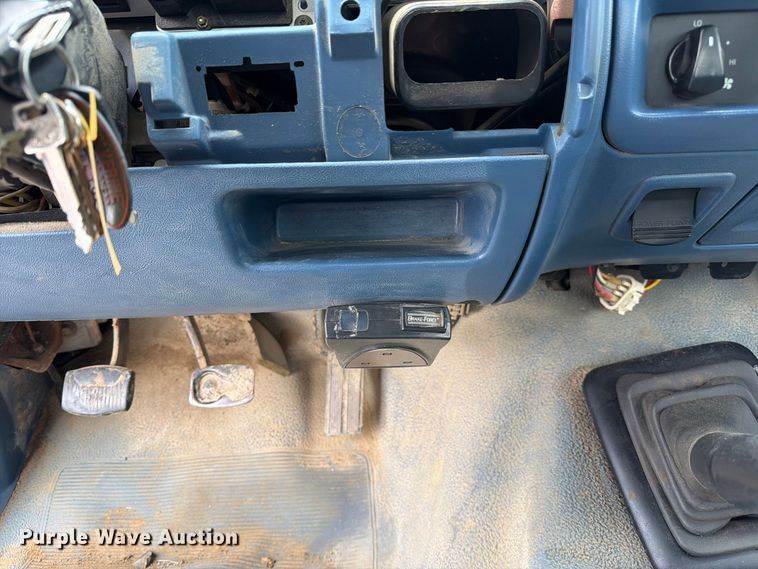 image for item DZ4785 1995 Ford F450 Super Duty flatbed truck