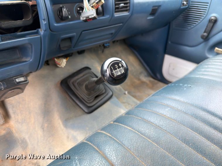 image for item DZ4785 1995 Ford F450 Super Duty flatbed truck