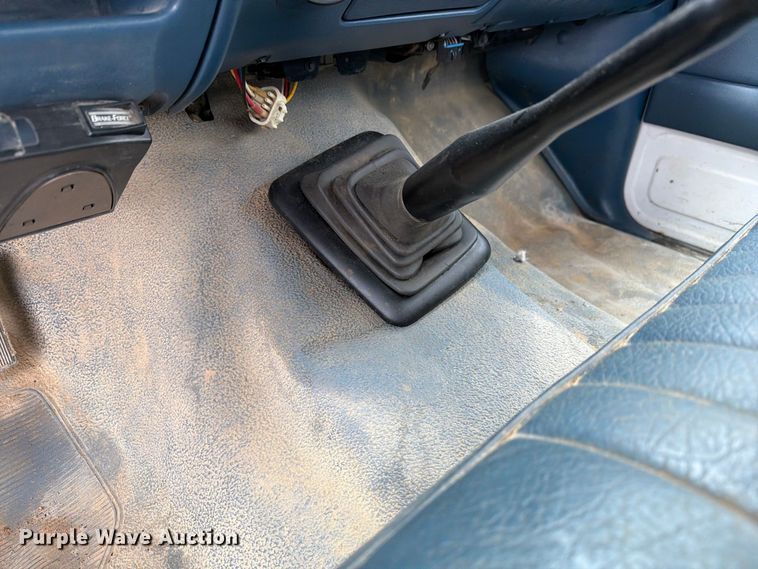 image for item DZ4785 1995 Ford F450 Super Duty flatbed truck