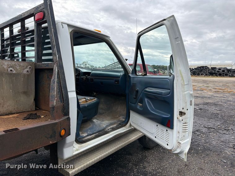 image for item DZ4785 1995 Ford F450 Super Duty flatbed truck