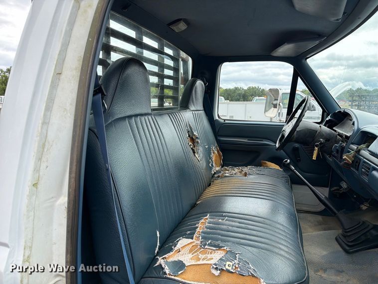 image for item DZ4785 1995 Ford F450 Super Duty flatbed truck